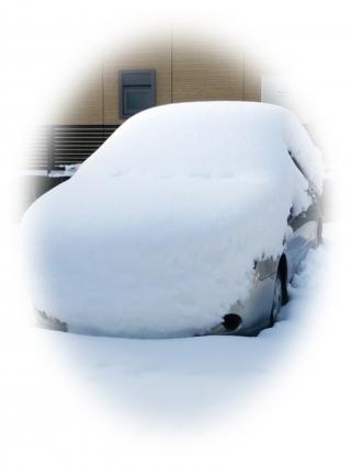 雪に埋もれた私の車