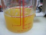 夏みかん3個で200mlのしぼり汁が取れました。