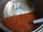 鍋の底をスプーンで引っかくと跡が付いて、トロトロなのが分かります。煮立てるのはこのくらいで大丈夫です。