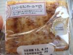 久喜駅JR改札内のコンビニで買った「ジューシーなフレンチトースト」125円。うまし。