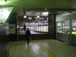 天井の低い上野駅の通路を進んで、あと少しで中央改札です。