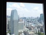 東京タワー大展望台から見る東京スカイツリー