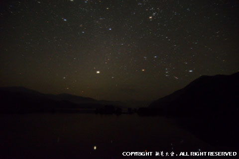 秋元湖の鏡夜空