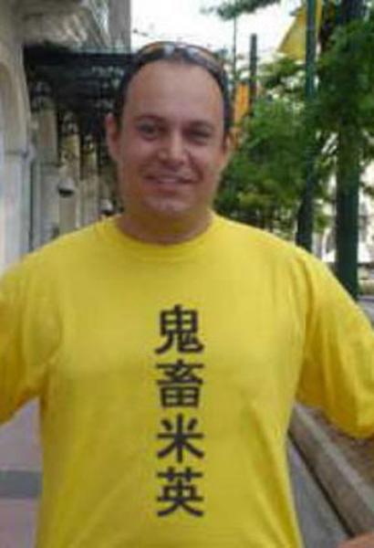 外国人「日本人がこんな英字Tシャツ着てたんですけどｗｗｗｗｗ」お前らが着る変な漢字Tシャツも大概だろ・・・