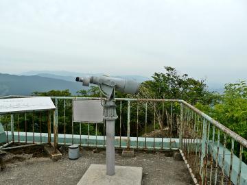 20130609_奈良県東吉野村_高見山(1248m)49 山頂避難小屋展望台の望遠鏡r