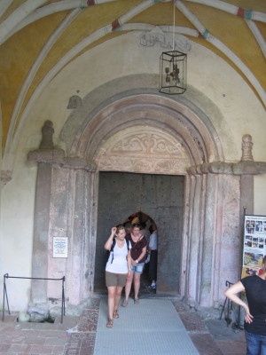 修道院の礼拝堂の入り口。