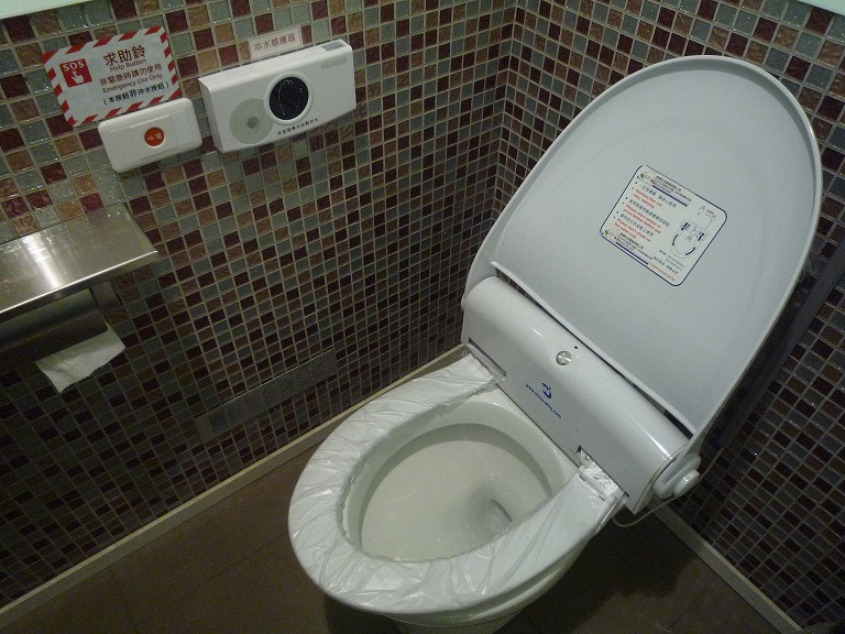 一撃誌：台北駅の公衆トイレがパワーアップ