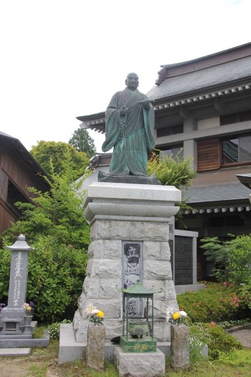 日蓮の銅像